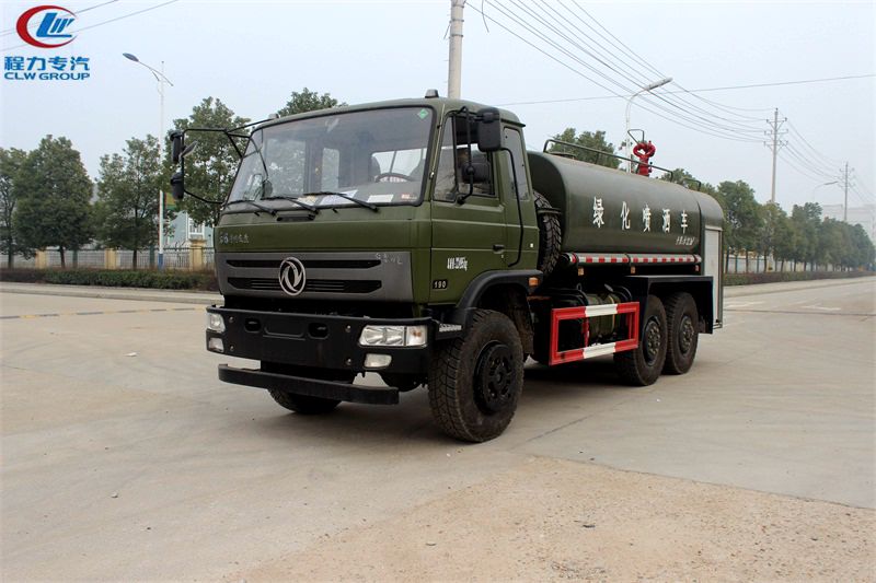 越野灑水車