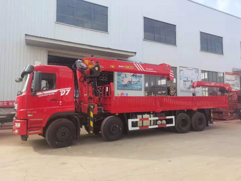 國六東風(fēng)暢行D7前四后八三一14噸吊機