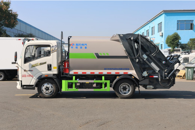 (5.8方)重汽豪沃藍牌壓縮垃圾車