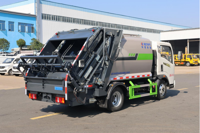 (5.8方)重汽豪沃藍牌壓縮垃圾車