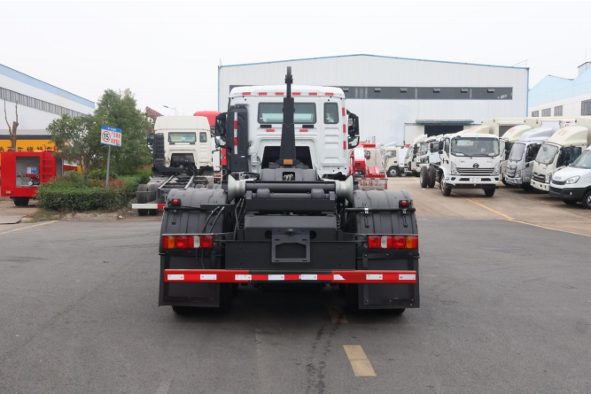 重汽前四后八勾臂垃圾車(chē)